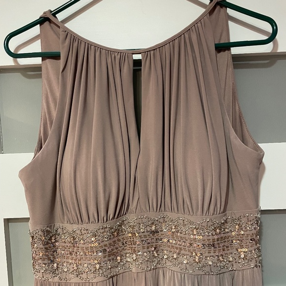 Gown - Picture 3 of 7